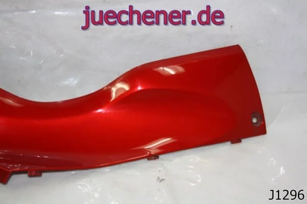 suzukiucunterbodenrechts4.jpg Suzuki UC 125 Epicuro Unterboden Verkleidung unten rechts rot