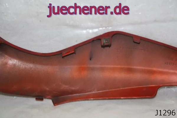 suzukiucunterbodenrechts7.jpg Suzuki UC 125 Epicuro Unterboden Verkleidung unten rechts rot