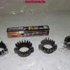 Honda CB750F Baujahr 1976 Krümmerschellen vier mal exhaust holder