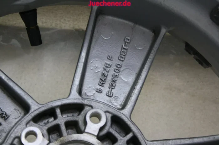 Vespa GT GTS Vorderrad Felge Reifen