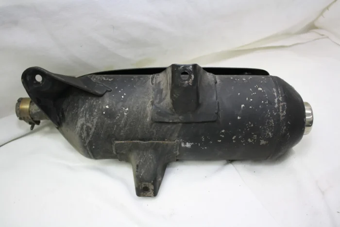 r71-derbi-gp1-schalldaempfer-auspuffanlagen-teile-gebraucht-2 Derbi GP1 Schalldämpfer Auspuff original Endschalldämpfer