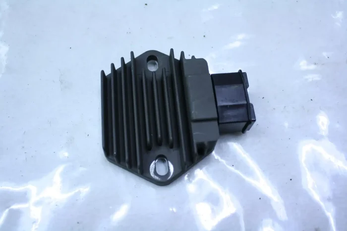 Honda CBR 125 Lichtmaschinenregler Gleichrichter Laderregler regulator