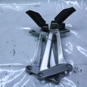 Honda CBR 125 Fußrasten hinten Beifahrerrasten Fußrestenhalter