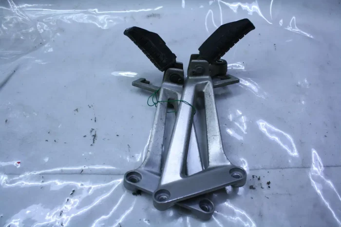 Honda CBR 125 Fußrasten hinten Beifahrerrasten Fußrestenhalter