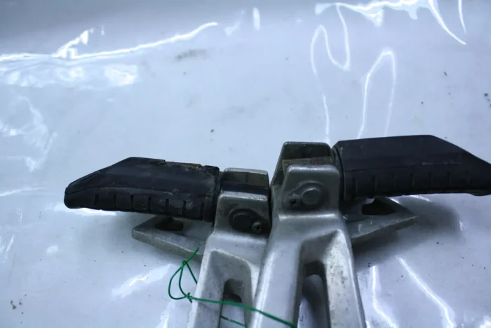Honda CBR 125 Fußrasten hinten Beifahrerrasten Fußrestenhalter
