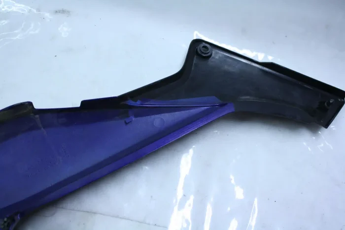 m254-cbr-125-seitenverkleidung-unter-sitzbank-verkleidung-gebraucht-4 Honda CBR 125 Seitenverkleidung unter Sitzbank Verkleidung